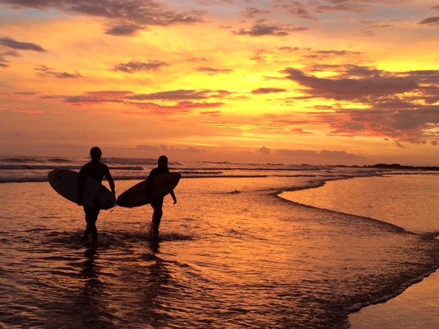 SURFING IN JACO