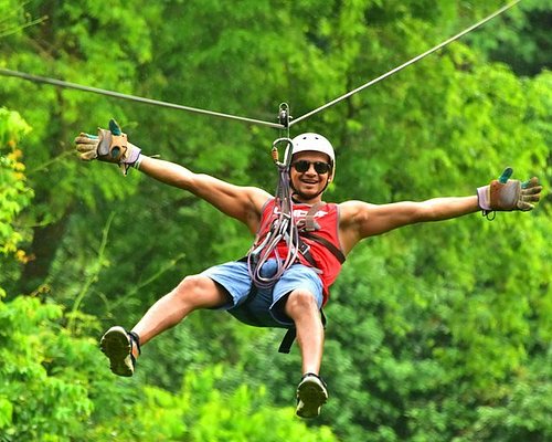 ZIP LINING IN JACO